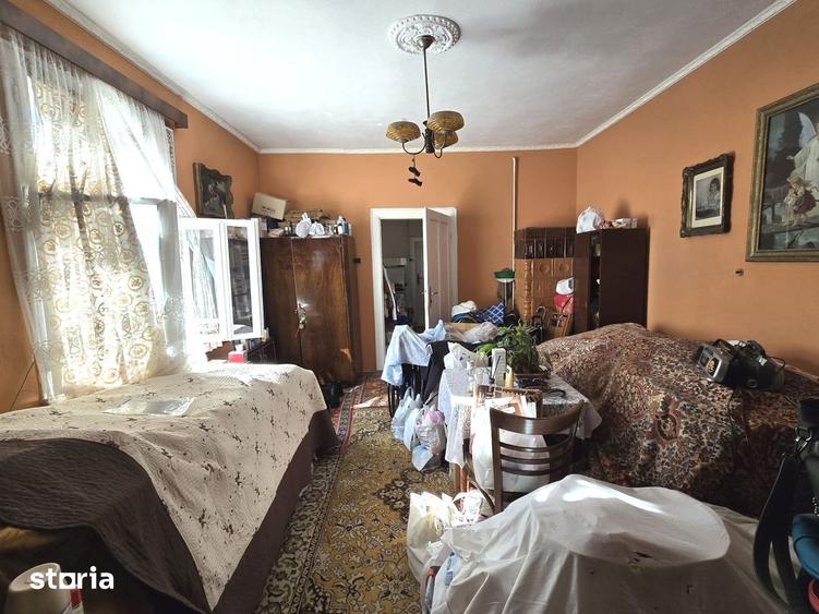 Casă cu 3 camere cu Teren 1095 Mp în Pârneava