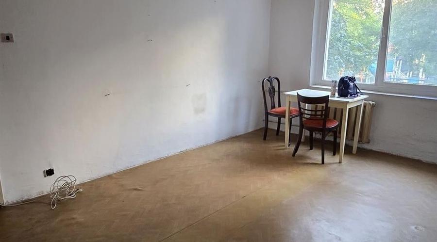 Apartament cu 3 camere semidecomandat în Pantelimon