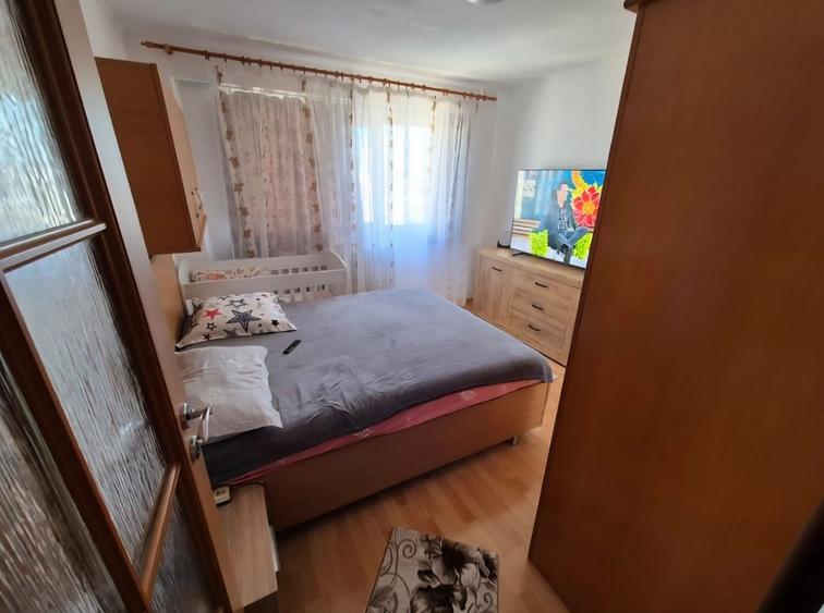 Apartament cu 4 camere decomandat în Exterior Vest