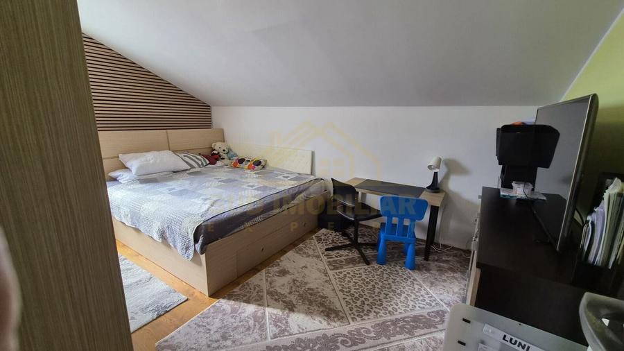 Apartament cu 3 camere semidecomandat, mobilat în Central