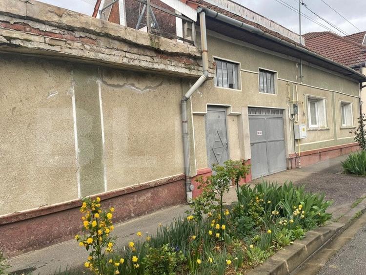 Casă individuală cu 3 camere cu Garaj în Iosia