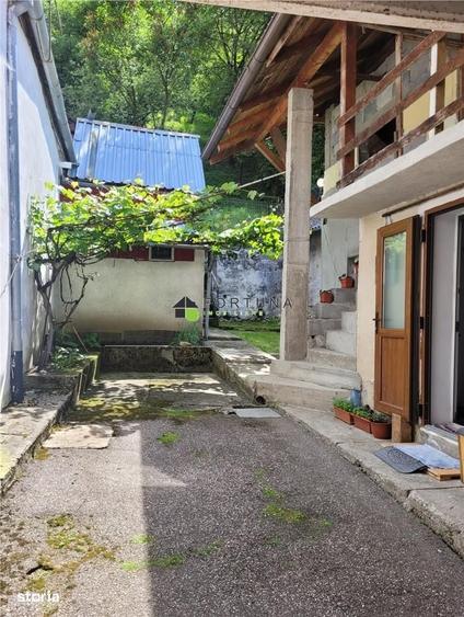 Casă cu 3 camere cu Teren 478 Mp în Central