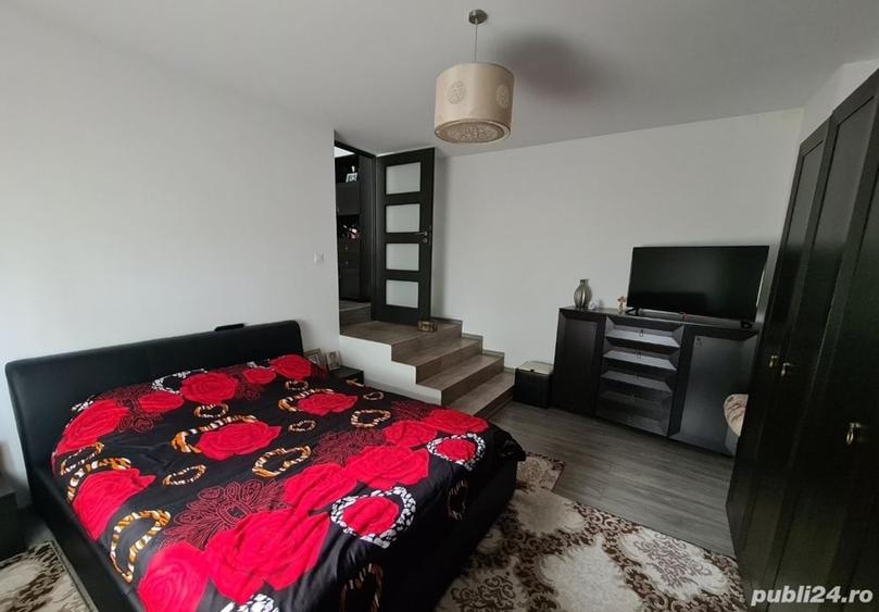 Casă cu 7 camere cu Teren 1300 Mp în Cristian