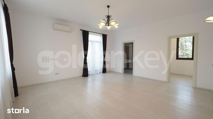 Casă cu 6 camere cu Teren 700 Mp în Central