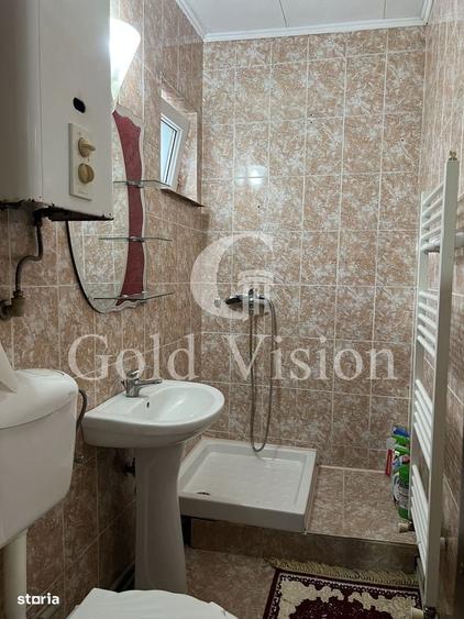 Apartament cu 3 camere semidecomandat în Central