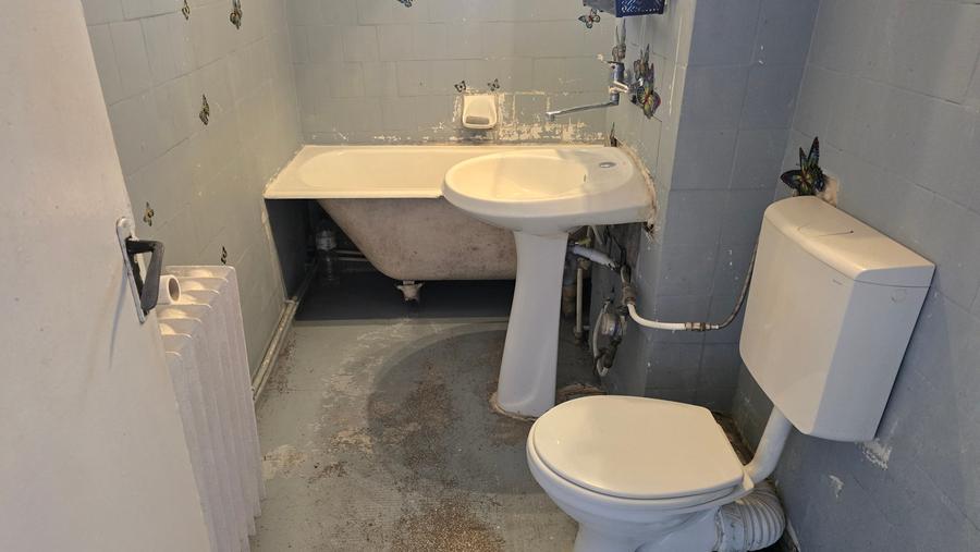 Apartament cu 2 camere semidecomandat în Piața Centrală