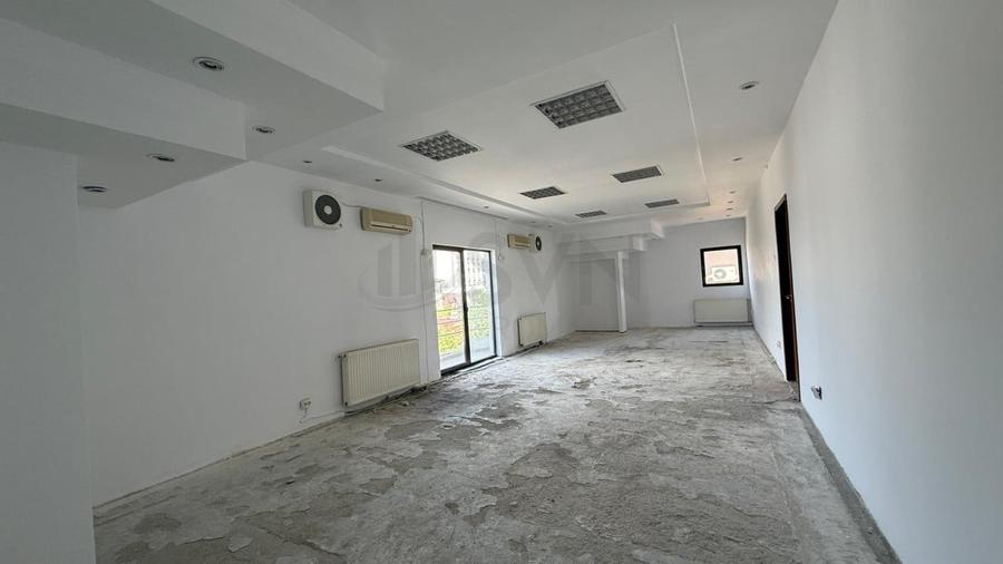 Casă individuală cu 14 camere cu Canalizare în Domenii