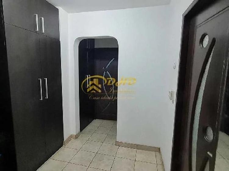 Apartament cu 2 camere decomandat în Podul de Fier