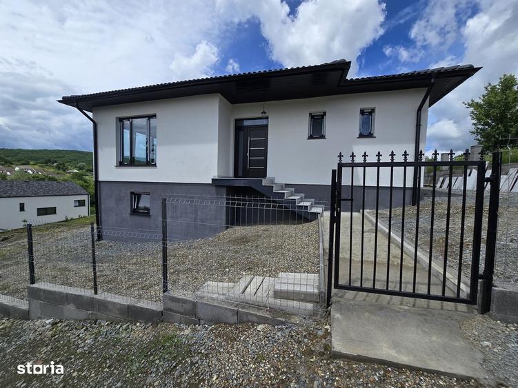 Casă cu 4 camere în Central