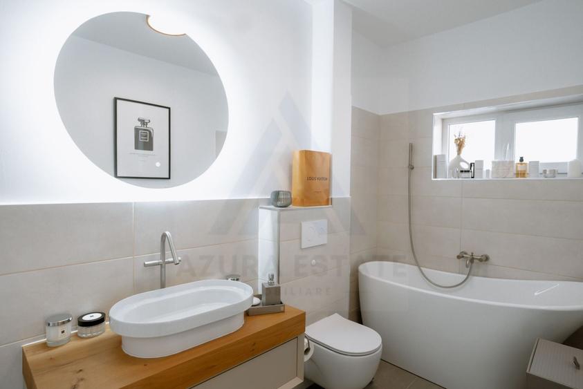 Apartament cu 5 camere decomandat în Cristian