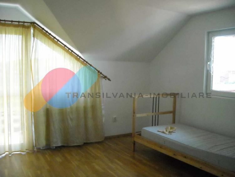 Casă individuală cu 4 camere cu Canalizare în Apahida
