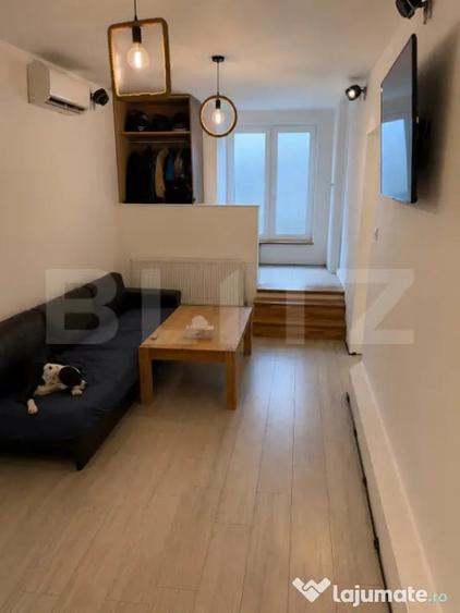 Casă cu 7 camere cu Teren 500 Mp în Central