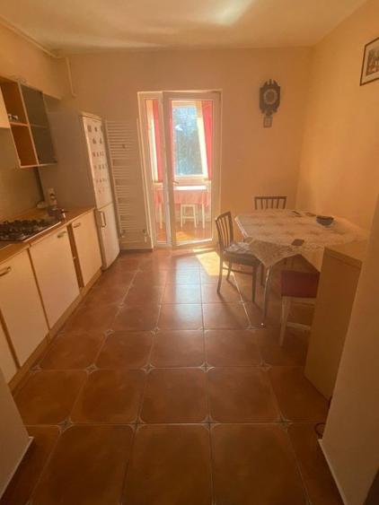 Apartament cu 2 camere decomandat, mobilat în Casa de Cultură