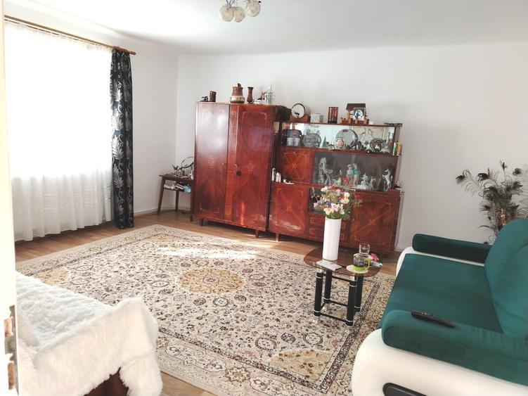 Duplex cu 4 camere cu Canalizare în Central