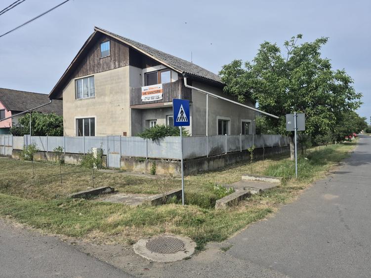 Casă individuală cu 7 camere cu Canalizare în Becicherecu Mic