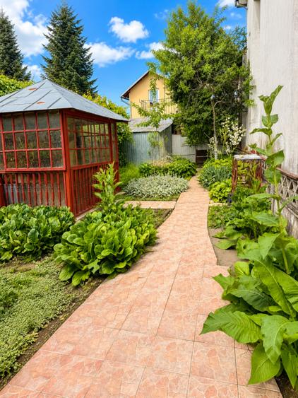 Casă individuală cu 4 camere cu Canalizare în Central