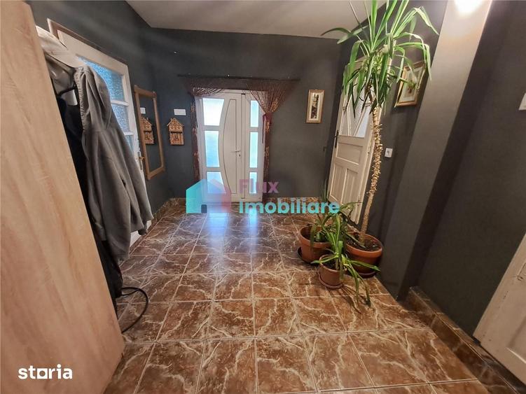 Casă cu 5 camere cu Teren 800 Mp în Cornu Luncii