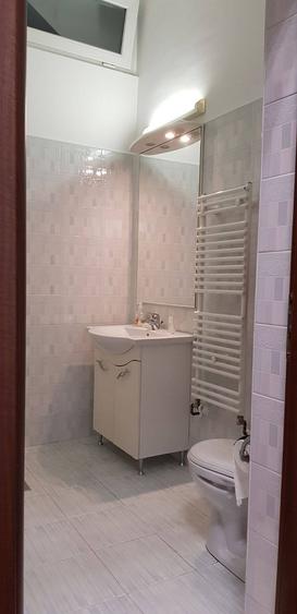 Apartament cu 4 camere semidecomandat în Central