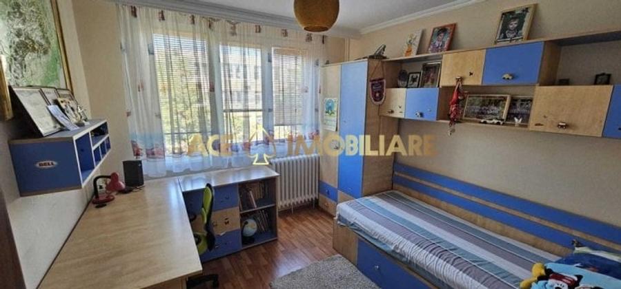 Apartament cu 4 camere decomandat, mobilat în Ghencea
