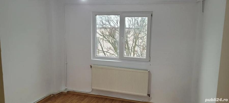 Apartament cu 3 camere decomandat în Republicii