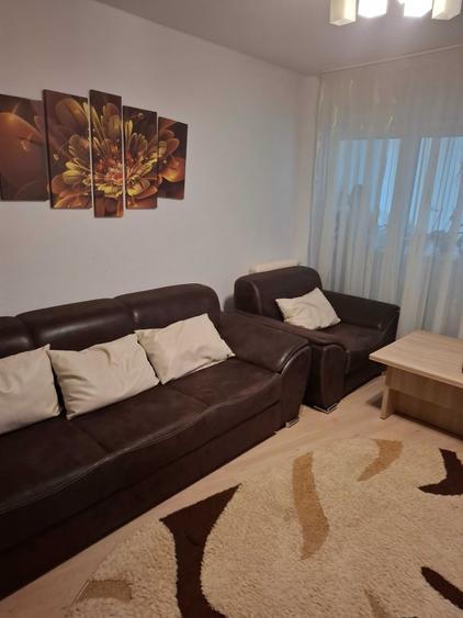 Se ofera spre vanzare un apart. spatios cu o suprafata de 65 mp, 3 cam. decomandate, et. 1, 2 bai, ideal atat pentru locuit, cat si pentru investitie - 1
