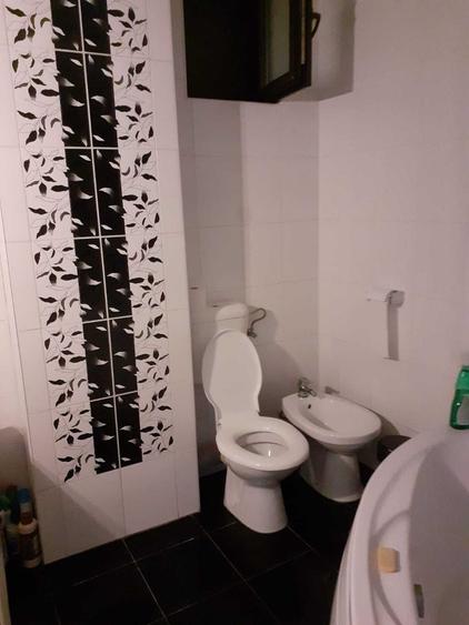 Apartament cu 3 camere semidecomandat în Dămăroaia