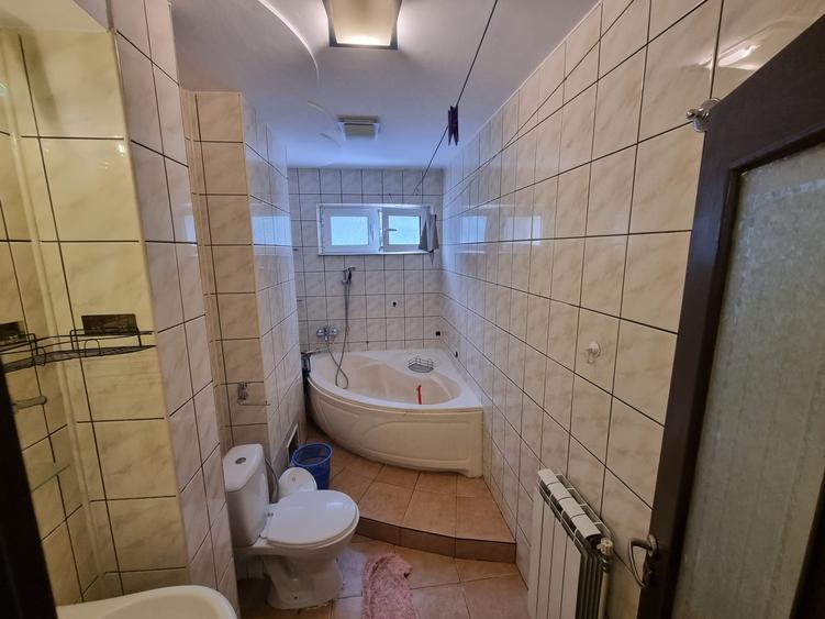 Apartament cu 4 camere decomandat în Tătărași