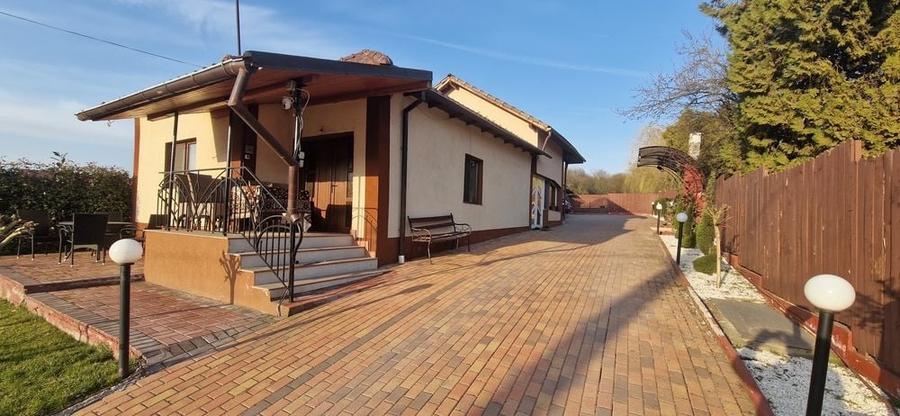 Casă cu 4 camere în Mihăești