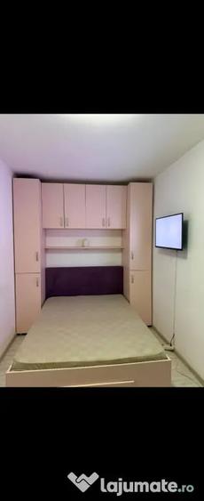 Apartament cu 2 camere semidecomandat în Craiovița Nouă