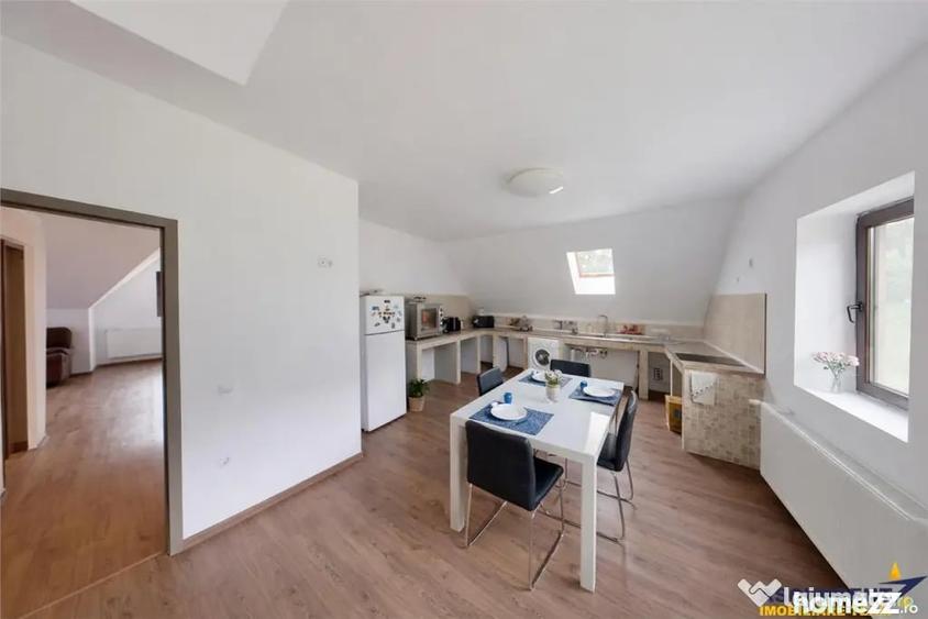 Casă cu 9 camere cu Teren 843 Mp în Central