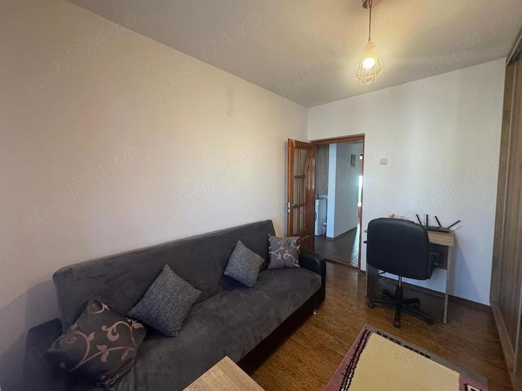 Apartament cu 3 camere decomandat în Paltiniș