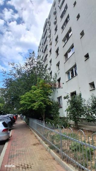 Apartament cu 3 camere decomandat în Dristor