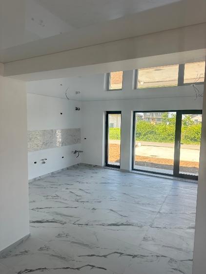 Casă individuală cu 3 camere cu Teren 220 Mp în Dumitrana