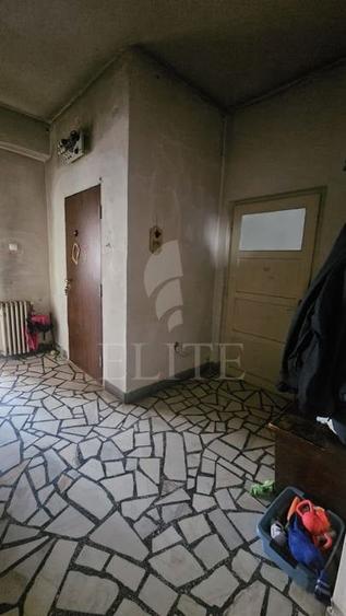 Apartament cu 3 camere semidecomandat în Central