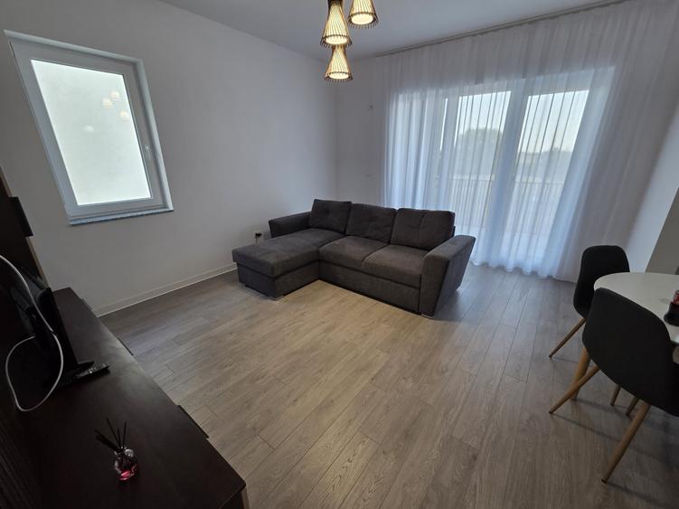 Apartament cu 2 camere semidecomandat, mobilat în Giroc
