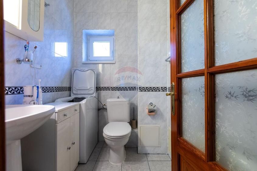 Casă individuală cu 5 camere cu Garaj în Luncani
