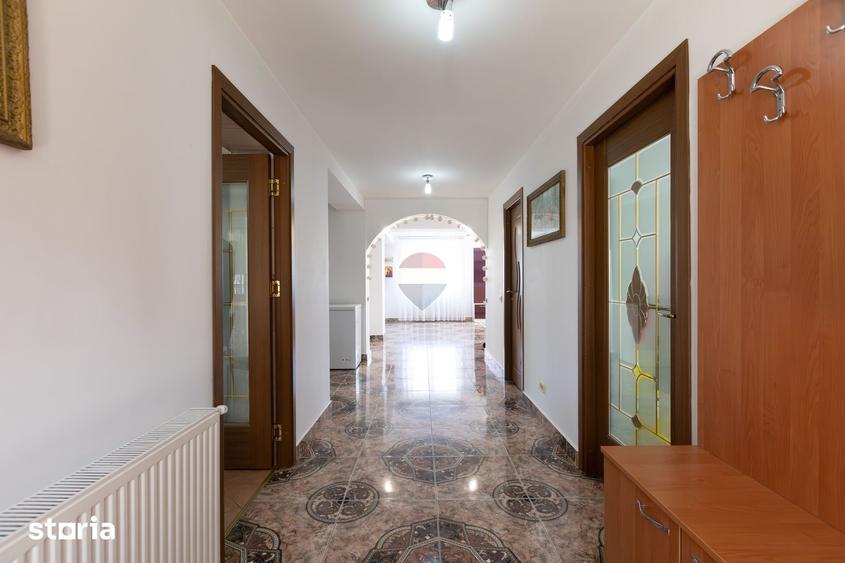 Casă cu 6 camere cu Teren 998 Mp în Hemeiuș