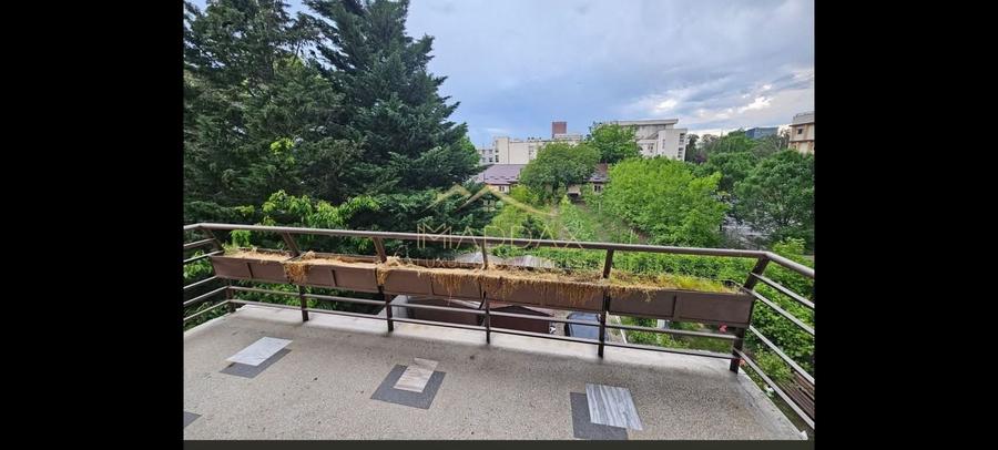 Apartament cu 4 camere în Domenii