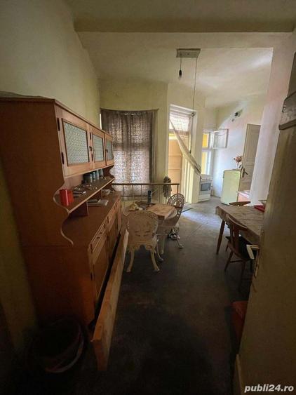 Casă cu 5 camere în Central