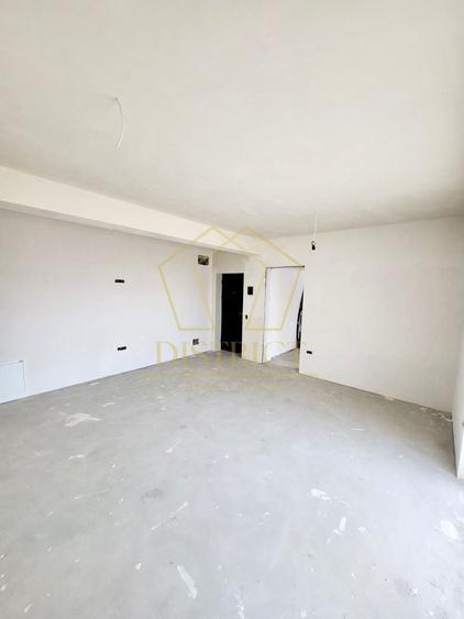 Apartament cu 4 camere în Dumbrăvița