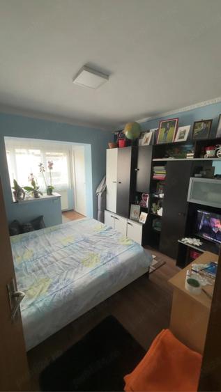 Apartament cu 3 camere decomandat în Vitrometan