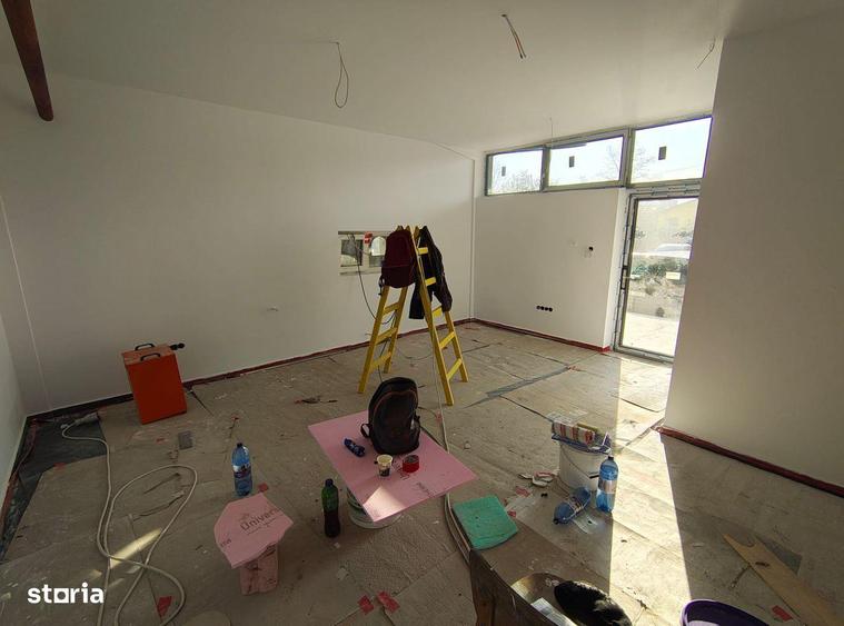 Spațiu comercial, de 2,210 mp, în Central