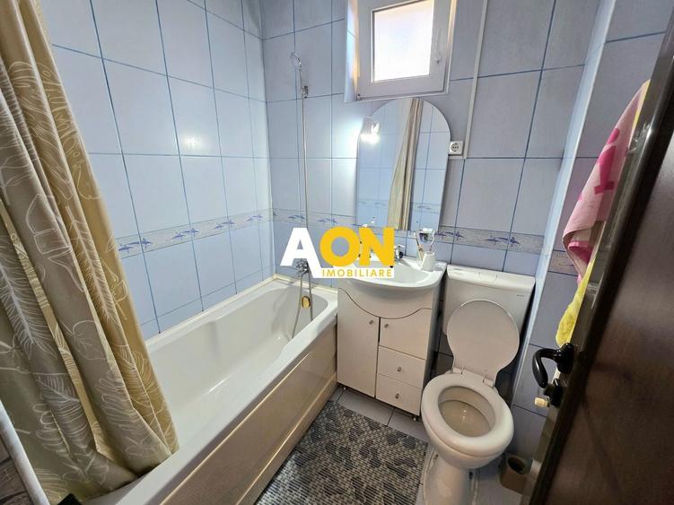 Apartament cu 2 camere semidecomandat, mobilat în Cetate