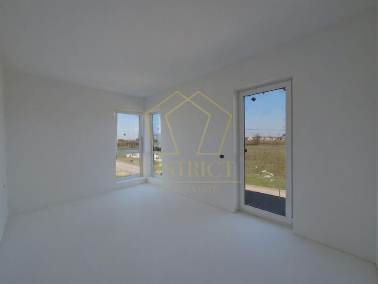Duplex cu 4 camere cu Canalizare în Moșnița Veche