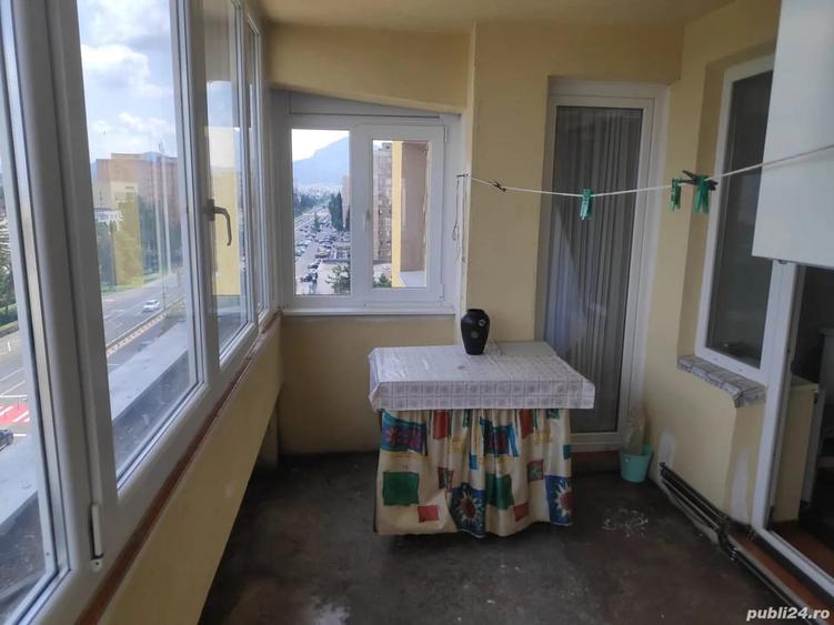 Apartament cu 3 camere decomandat în Astra