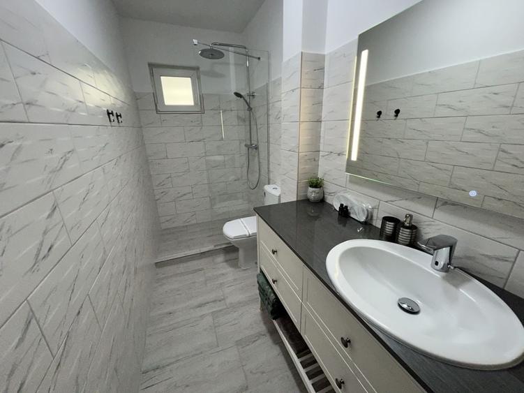 Apartament cu 2 camere decomandat în Exterior Vest