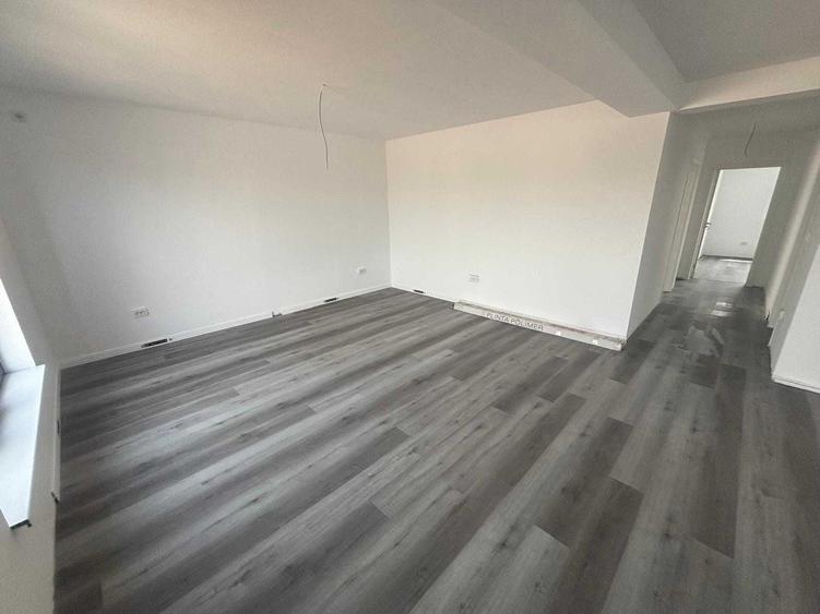 Casă cu 4 camere în Cârcea