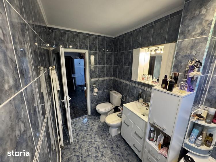 Apartament cu 4 camere decomandat în Micro 16