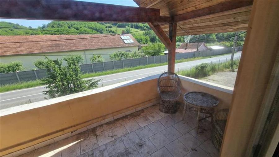 Casă individuală cu 5 camere cu Teren 1316 Mp în Vest