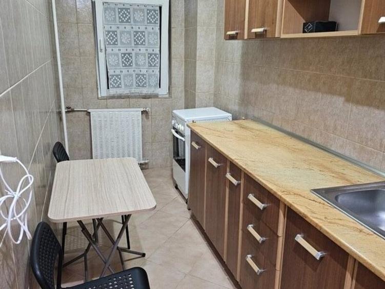 Garsonieră decomandată, mobilată în Vitan
